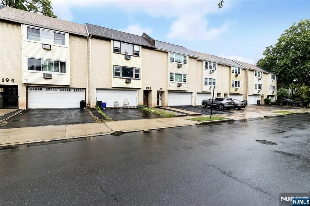 190 Park Street East Orange NJ 07017