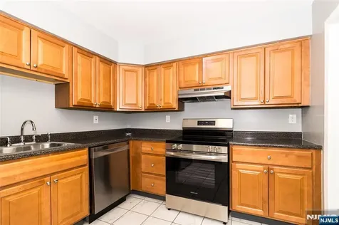190 Park Street East Orange NJ 07017