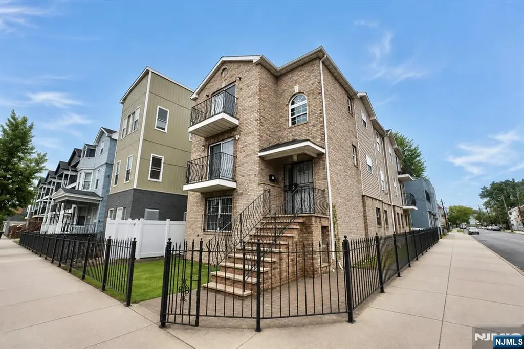 711 S 11th Street Newark NJ 07103