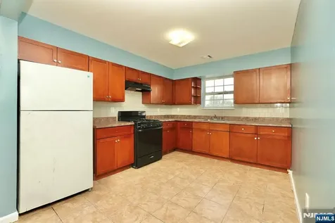 711 S 11th Street Newark NJ 07103