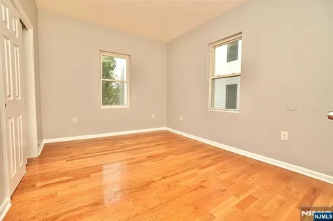 395 S 15th Street Newark NJ 07103
