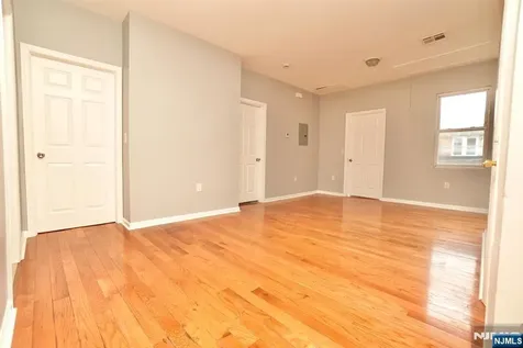 395 S 15th Street Newark NJ 07103