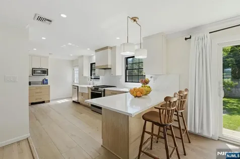 10 Happel Court Scotch Plains NJ 07076
