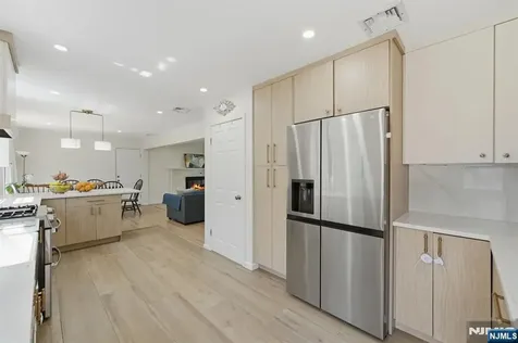 10 Happel Court Scotch Plains NJ 07076