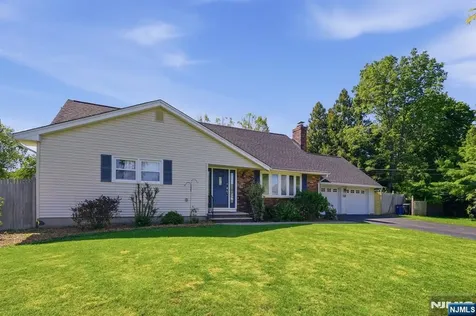10 Happel Court Scotch Plains NJ 07076
