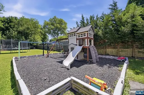 10 Happel Court Scotch Plains NJ 07076