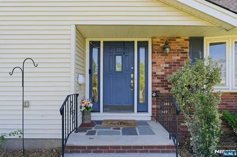 10 Happel Court Scotch Plains NJ 07076
