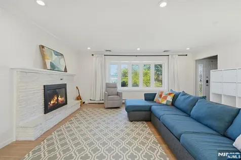 10 Happel Court Scotch Plains NJ 07076