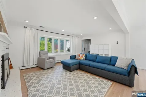 10 Happel Court Scotch Plains NJ 07076