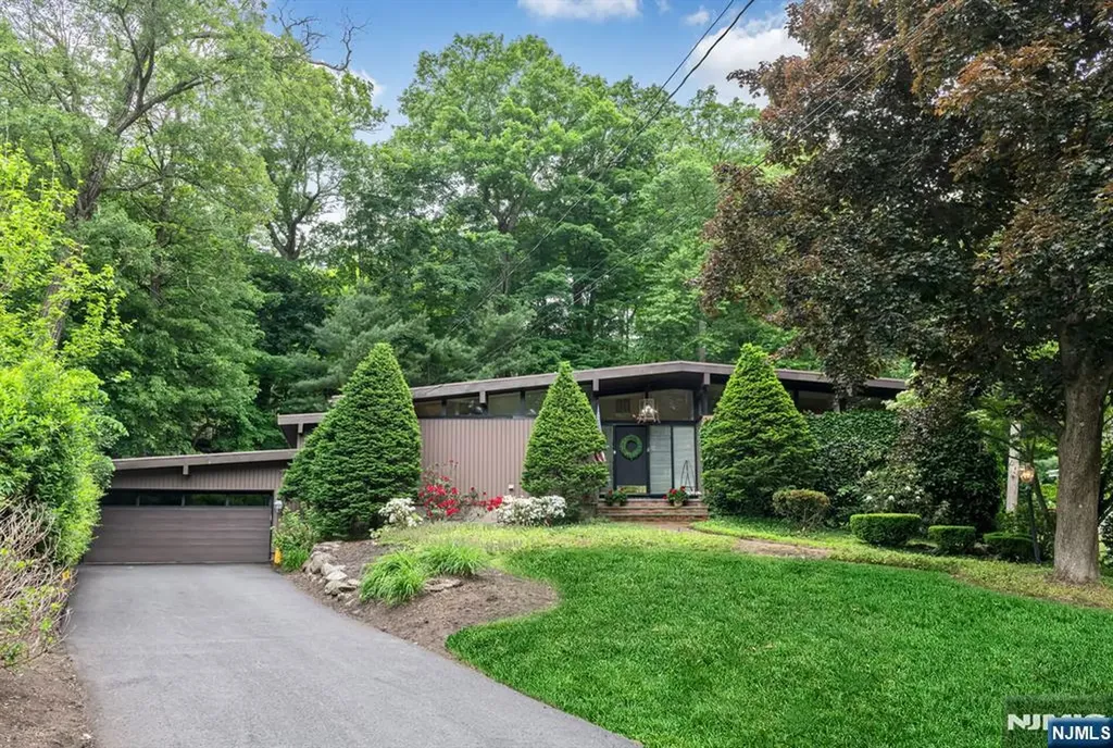 11 Kingsley Road Ringwood NJ 07456
