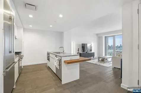 320 Adolphus Avenue Cliffside Park NJ 07010