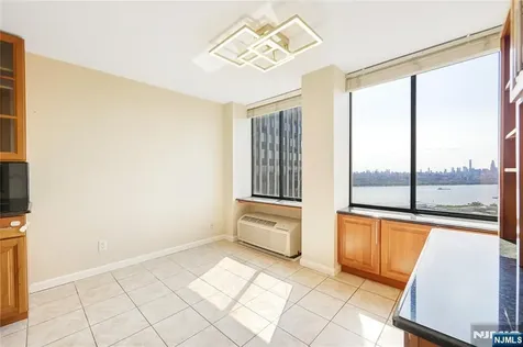 200 Winston Drive Cliffside Park NJ 07010