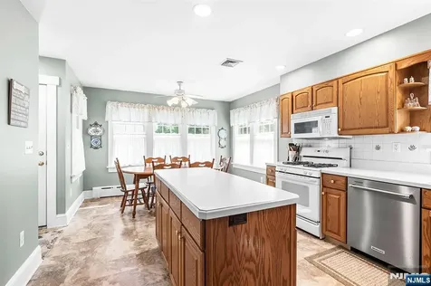 402 Enos Place Ho-ho-kus NJ 07423