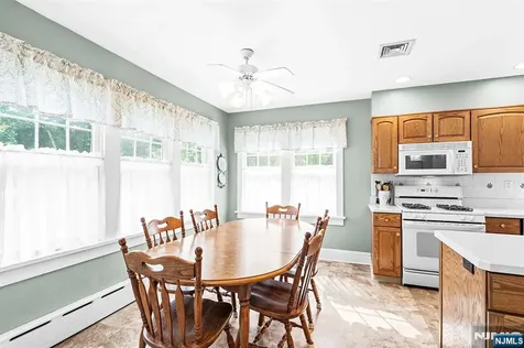 402 Enos Place Ho-ho-kus NJ 07423
