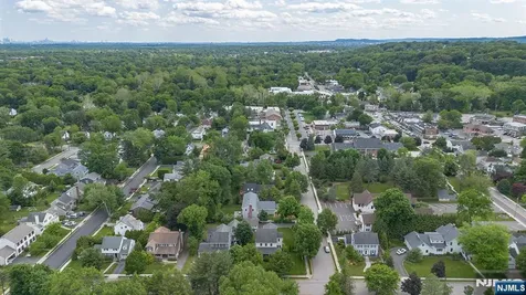 402 Enos Place Ho-ho-kus NJ 07423