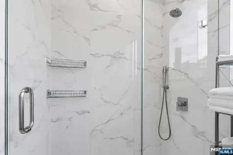 3 Somerset Lane Edgewater NJ 07020