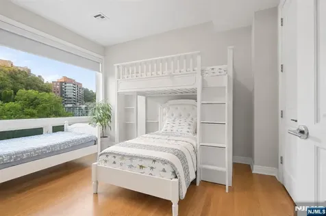 3 Somerset Lane Edgewater NJ 07020