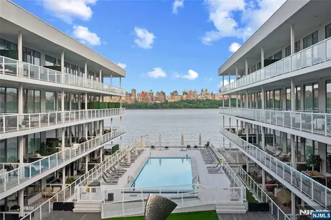 3 Somerset Lane Edgewater NJ 07020