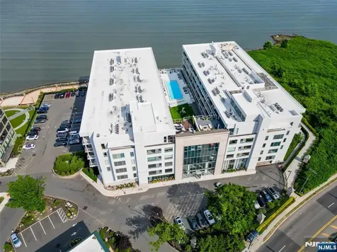 3 Somerset Lane Edgewater NJ 07020
