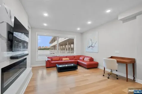 3 Somerset Lane Edgewater NJ 07020