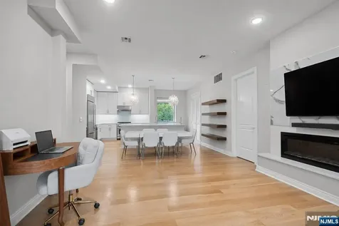 3 Somerset Lane Edgewater NJ 07020