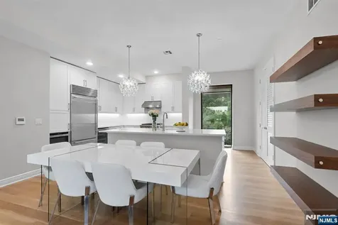 3 Somerset Lane Edgewater NJ 07020