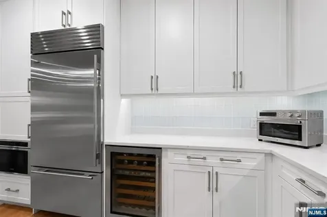 3 Somerset Lane Edgewater NJ 07020
