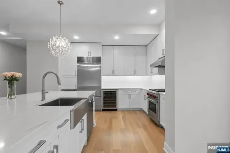 3 Somerset Lane Edgewater NJ 07020