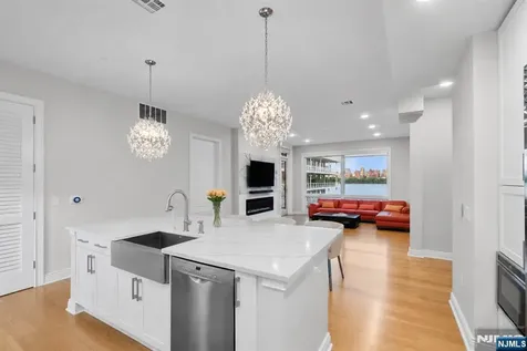 3 Somerset Lane Edgewater NJ 07020