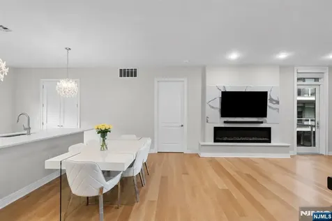 3 Somerset Lane Edgewater NJ 07020