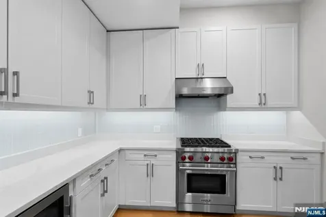 3 Somerset Lane Edgewater NJ 07020