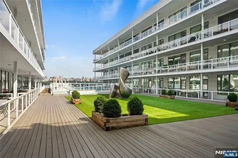 3 Somerset Lane Edgewater NJ 07020