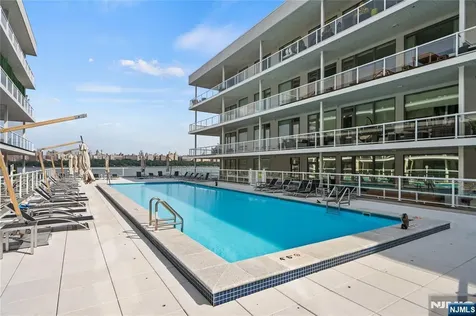 3 Somerset Lane Edgewater NJ 07020