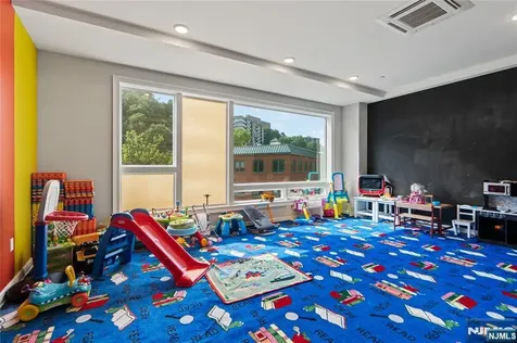 3 Somerset Lane Edgewater NJ 07020