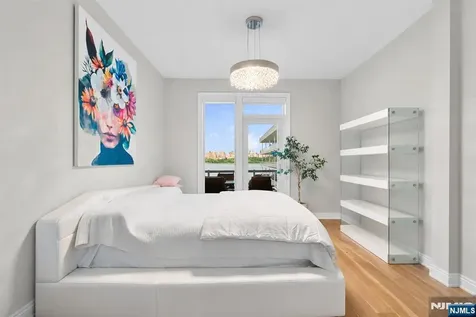 3 Somerset Lane Edgewater NJ 07020