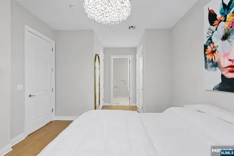 3 Somerset Lane Edgewater NJ 07020
