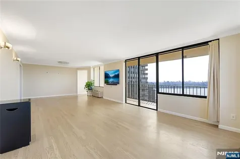 200 Winston Drive Cliffside Park NJ 07010