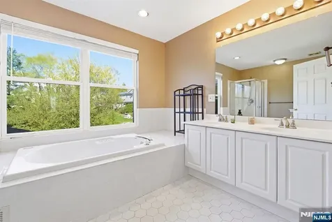 15 Aspen Court Hardyston NJ 07419