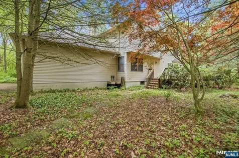 43 Maple Road West Milford NJ 07480