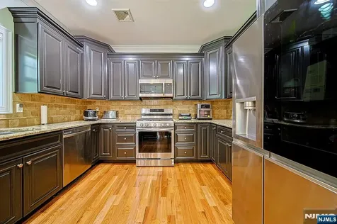 17 E Fairmount Avenue Maywood NJ 07607