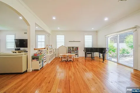 17 E Fairmount Avenue Maywood NJ 07607
