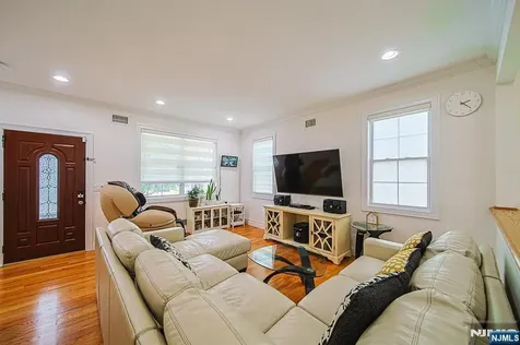 17 E Fairmount Avenue Maywood NJ 07607