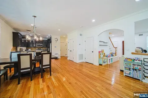 17 E Fairmount Avenue Maywood NJ 07607