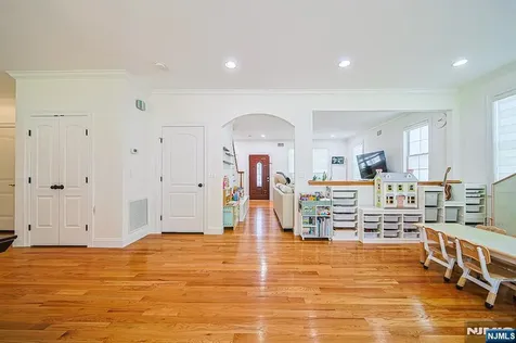 17 E Fairmount Avenue Maywood NJ 07607