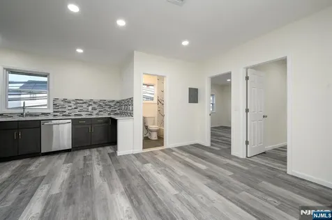 287 Orange Street Newark NJ 07103