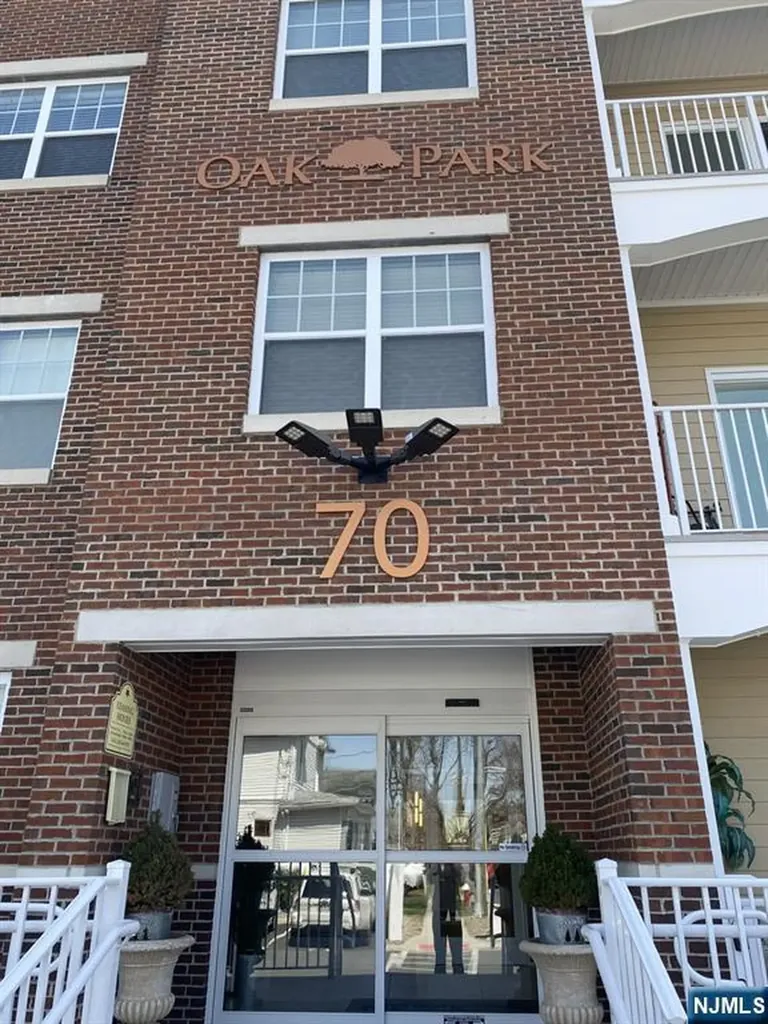 70 Oak Street Rochelle Park NJ 07662