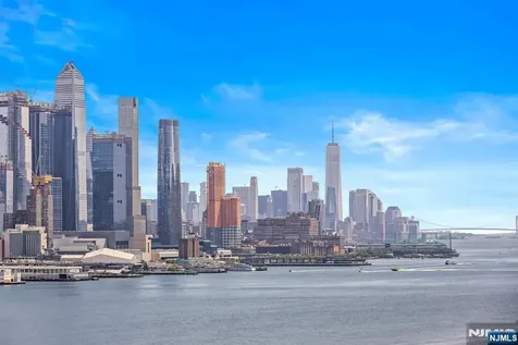 6040 Boulevard East West New York NJ 07093