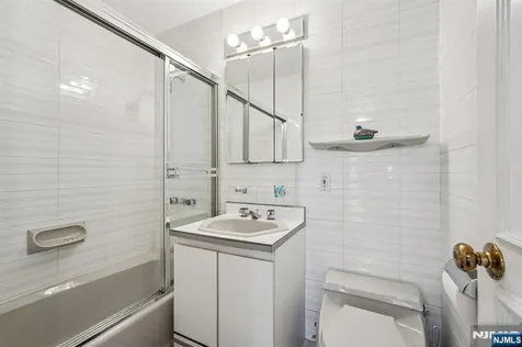 6040 Boulevard East West New York NJ 07093