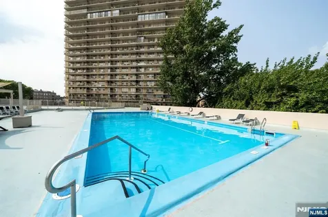 6040 Boulevard East West New York NJ 07093
