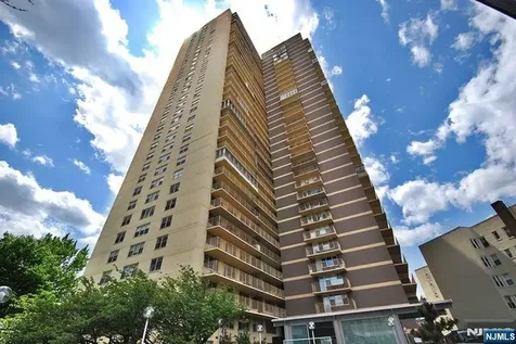 6040 Boulevard East West New York NJ 07093